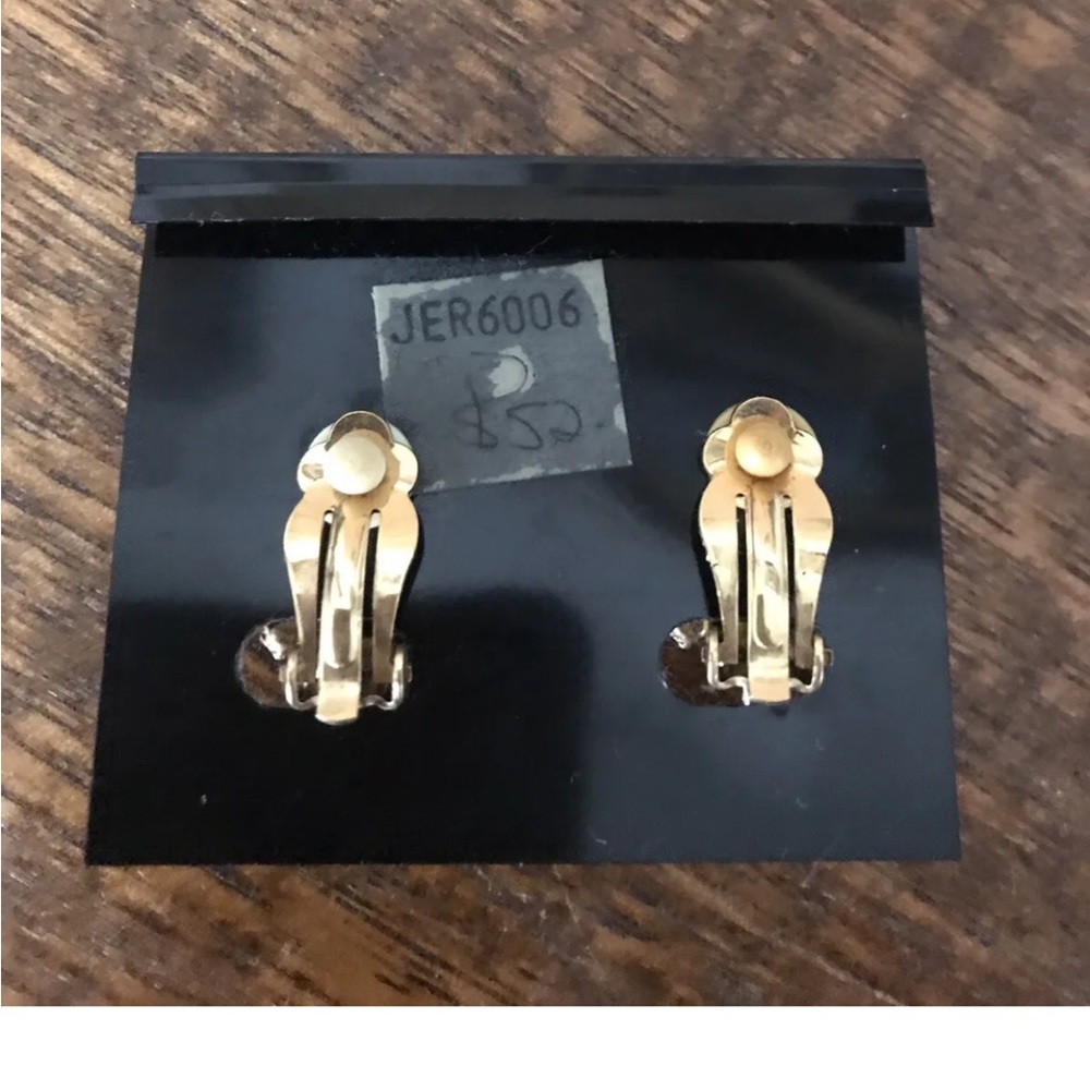 ✅ BARGAIN half price!!!! NWT Clip On EARRINGS vintage Firucci Faux Pearl - Picture 6 of 7